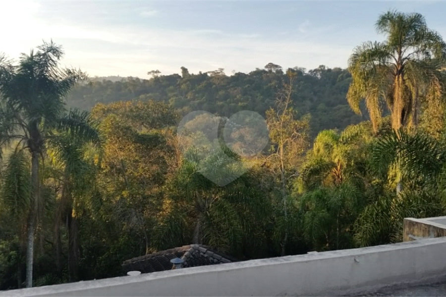 Casa à venda com 3 quartos, sendo 1 suíte, no condomínio Sausalito, Mairiporã - SP