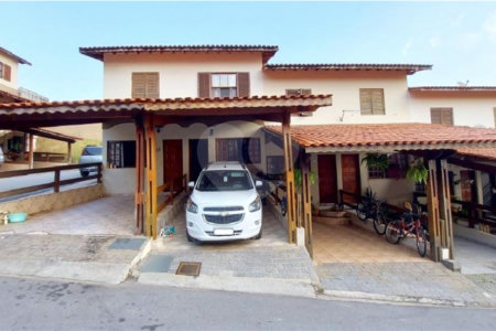 Casa à venda com 2 suítes no condomínio Residencial Sabará, São Paulo - SP