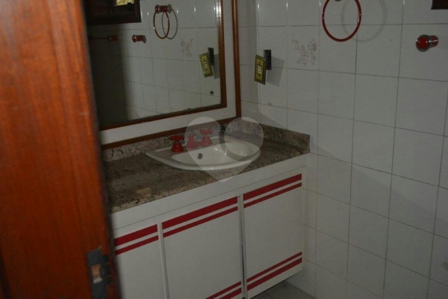 Sobrado à venda com 4 quartos, sendo 3 suítes, em Parque Edu Chaves, São Paulo, SP