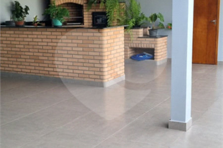 Casa à venda com 3 suítes no condomínio Residencial dos Lagos, Itupeva - SP