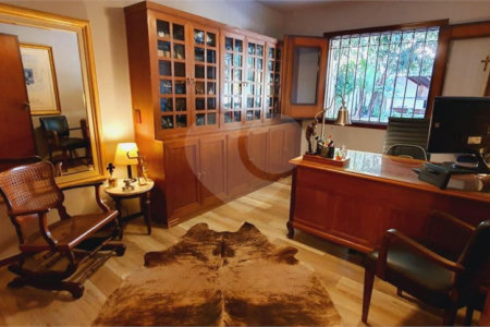 Casa à venda com 5 suítes em Jardim Leonor, São Paulo, SP