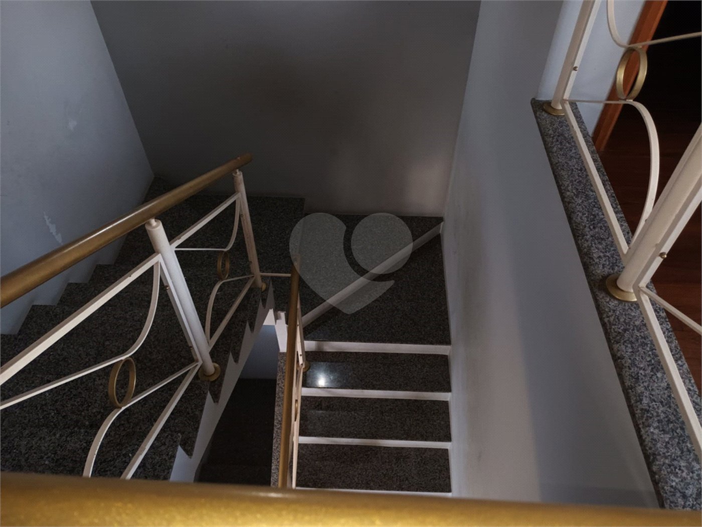 Casa à venda com 4 quartos, sendo 3 suítes, no condomínio Arujá 5, Arujá - SP