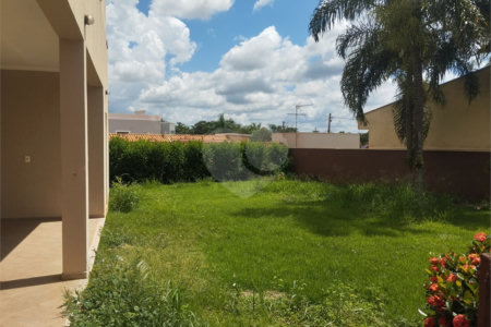 Sobrado à venda com 4 quartos, sendo 3 suítes, em Altos do Jaraguá, Araraquara, SP