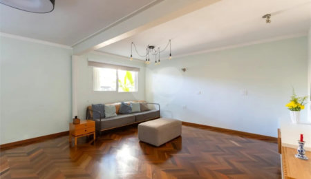 Sobrado à venda com 3 quartos, sendo 2 suítes,  em Jardim Leonor, São Paulo, SP