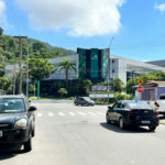 Apartamento 2 dormitórios com vaga de garagem lado praia na Enseada Guarujá