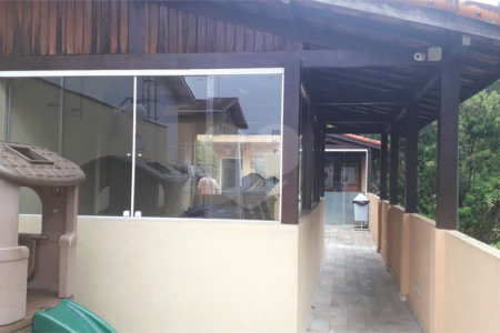 Casa à venda com 3 quartos, sendo 1 suíte,  no condomínio Jardim das Palmas, São Paulo - SP