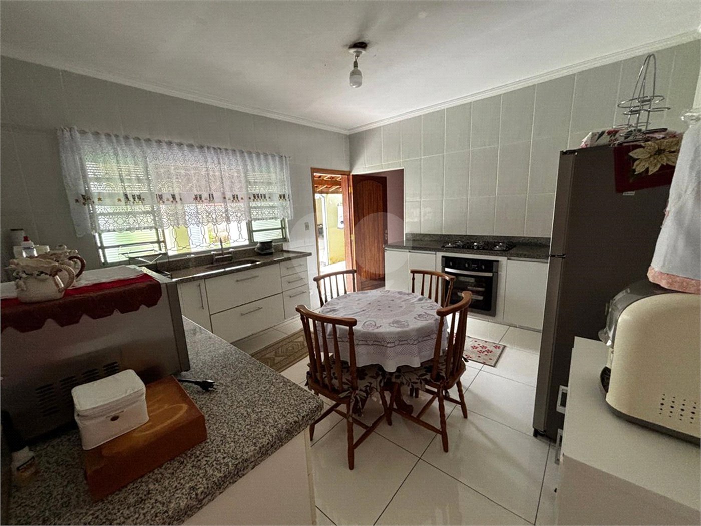 Casa à venda com 4 quartos, sendo 2 suítes, no condomínio Zuleika Jabour, Salto - SP