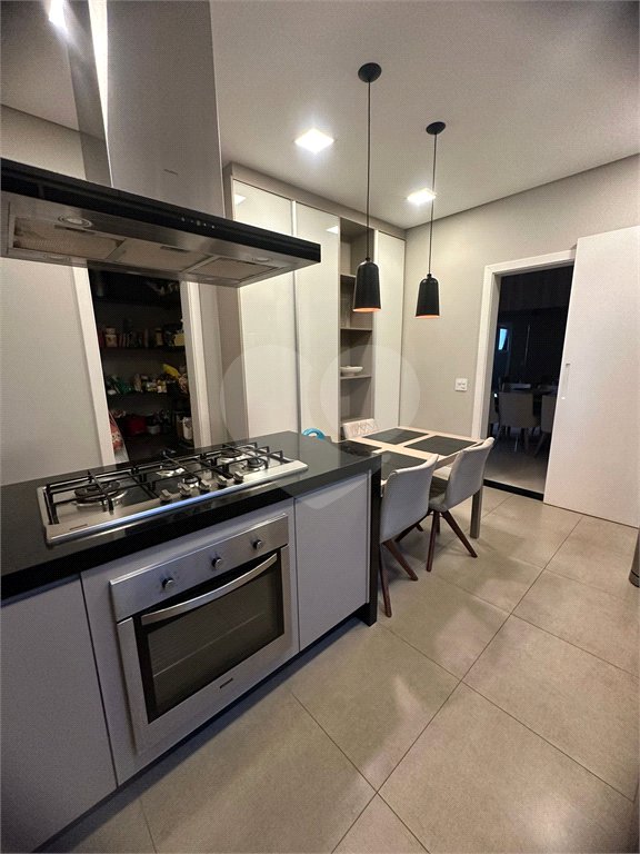 Casa à venda com 4 quartos, sendo 2 suítes, no condomínio Residencial Parque Esplanada, Votorantim - SP
