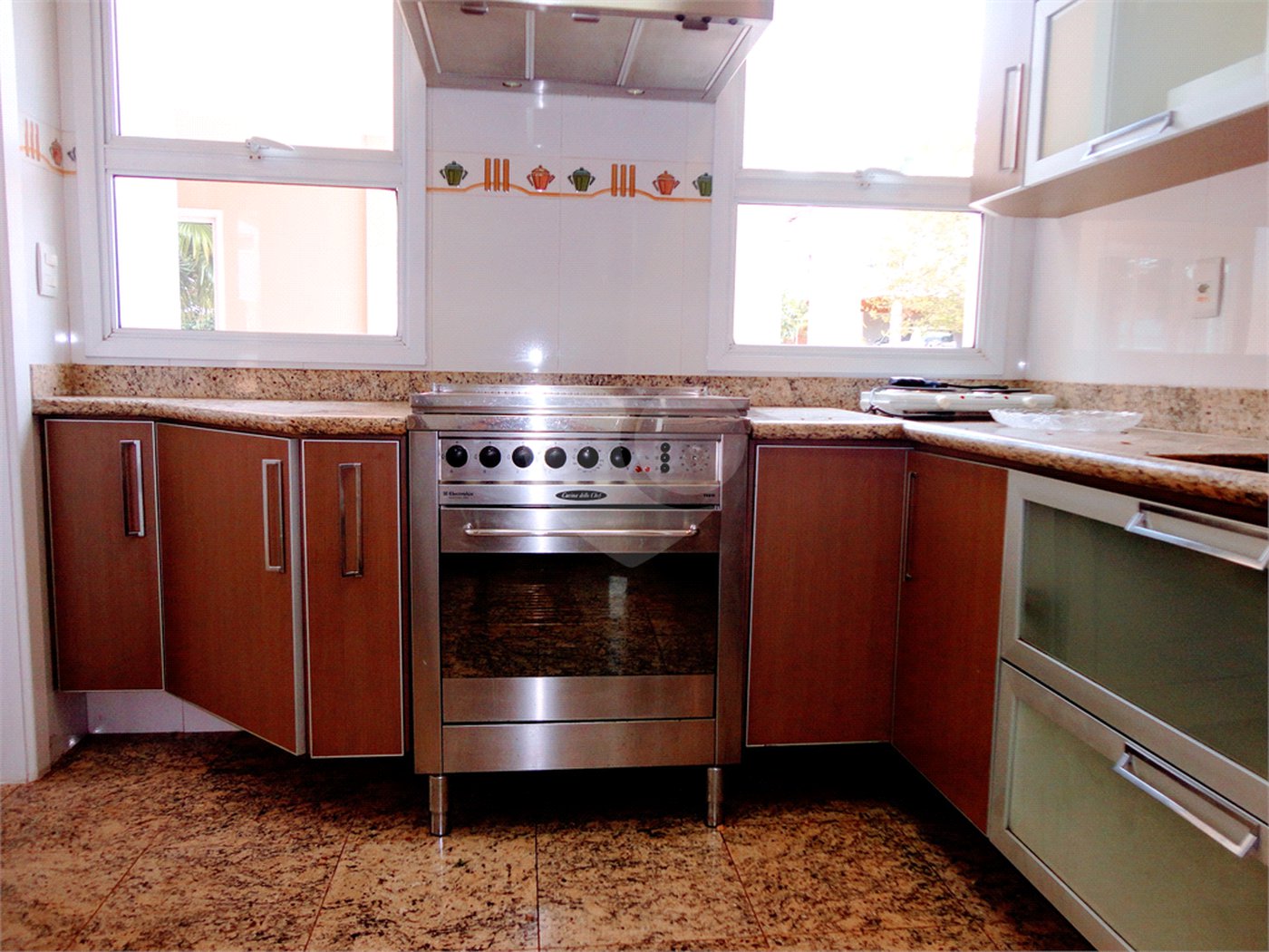 Casa à venda com 3 suítes no condomínio Residencial Jardim América, Vinhedo - SP