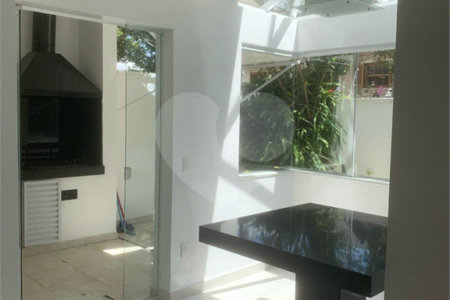 Casa à venda com 3 suítes no condomínio Villaggio Belvedere, São Paulo - SP