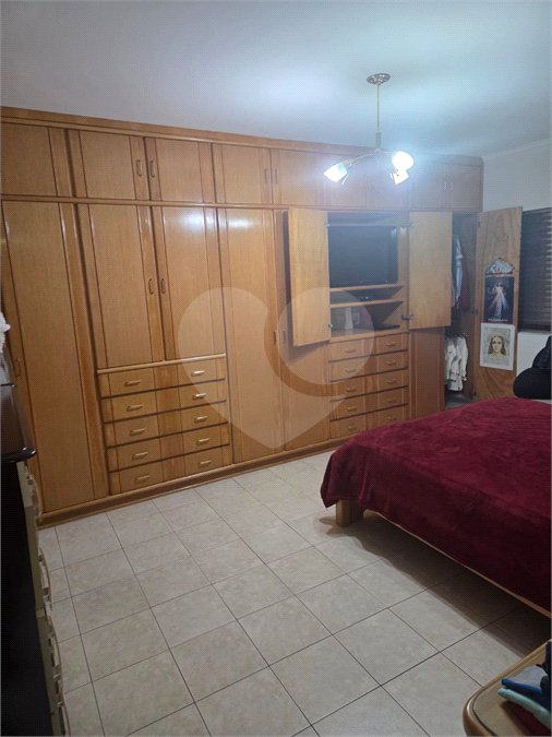Sobrado à venda com 4 quartos, sendo 1 suíte, em Vila Graciosa, São Paulo, SP