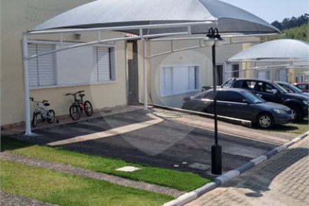 Casa à venda com 3 quartos, sendo 1 suíte, no condomínio Residencial Vila D`ouro, Cotia - SP