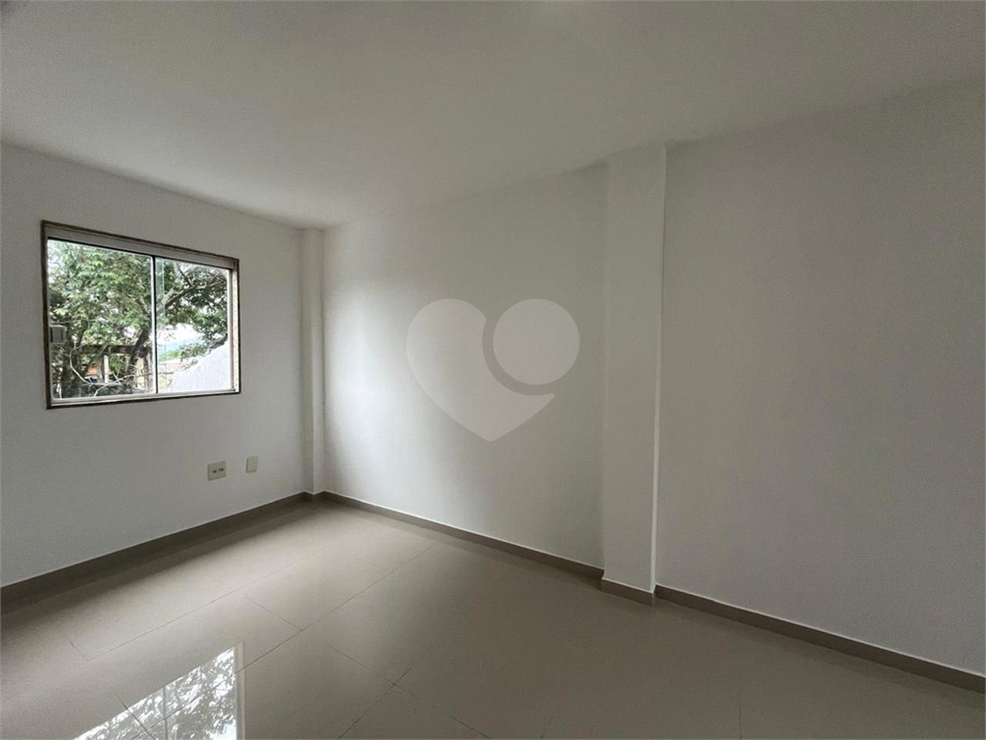 Casa à venda com 3 quartos, sendo 2 suítes, no condomínio Notting Hill - Campo Grande, Rio de Janeiro - RJ