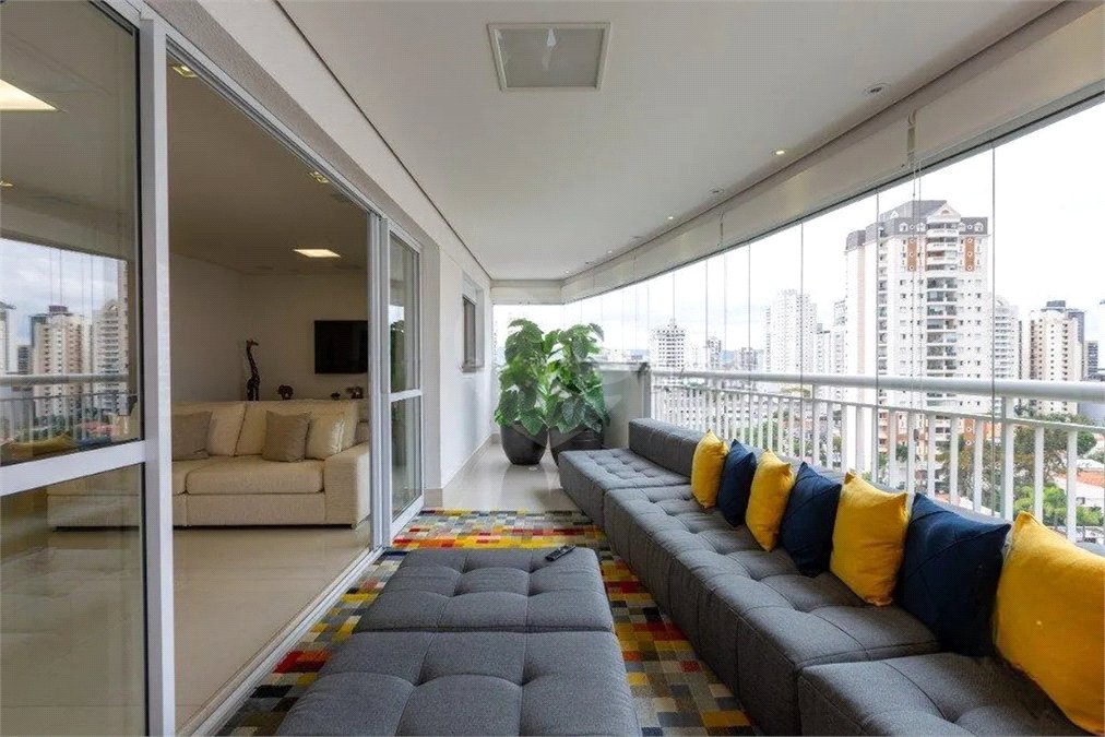 Apartamento à venda com 3 suítes em Vila Romana, São Paulo, SP