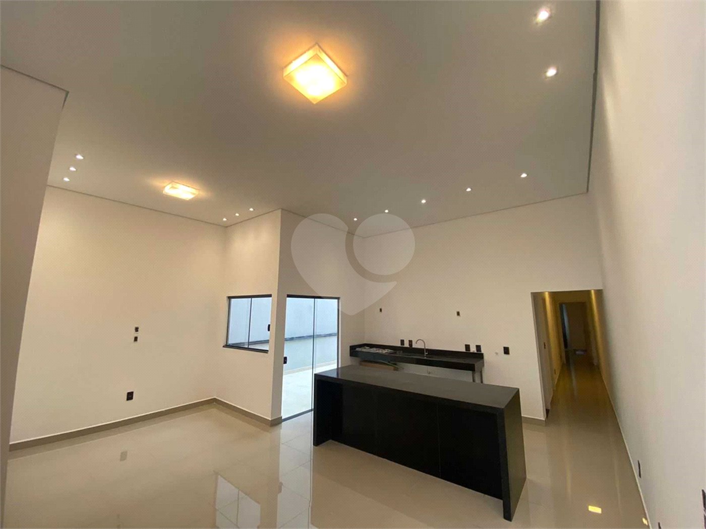 Casa à venda com 3 quartos, sendo 1 suíte,  no condomínio Residencial Helena Maria, Sorocaba - SP