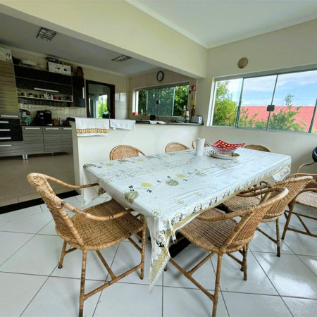 Casa à venda com 4 quartos, sendo 3 suítes, no condomínio Village da Serra, Araçoiaba da Serra - SP