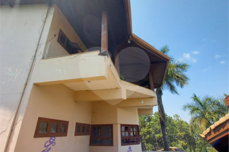 Casa à venda com 14 quartos, sendo 10 suítes, no condomínio Rua do Observatorio 2270, Vinhedo - SP