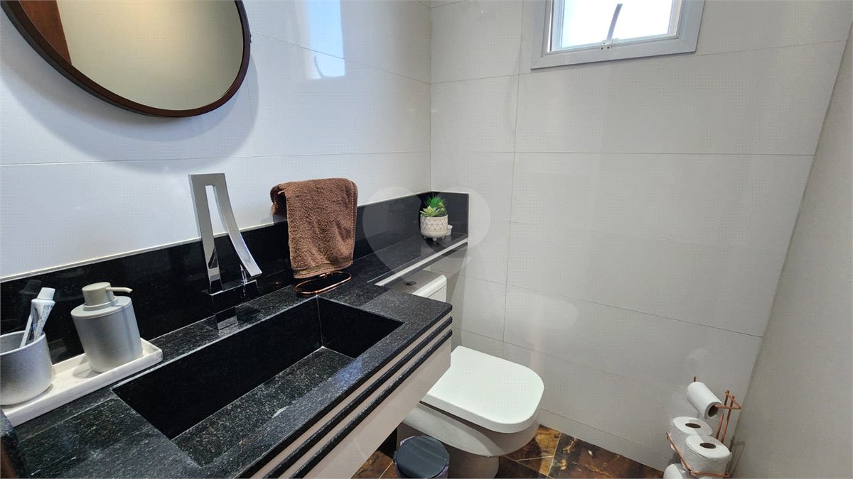 Casa à venda com 5 quartos, sendo 2 suítes, no condomínio Residencial Jardim Primavera, Louveira - SP