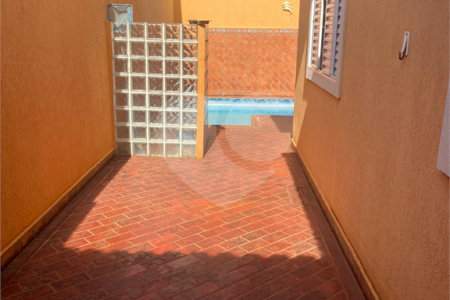 Casa à venda com 4 quartos, sendo 1 suíte, no condomínio Copacabana., Ribeirão Preto - SP