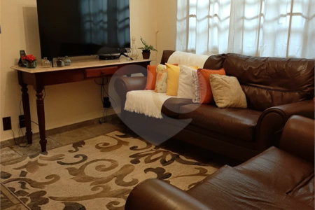 Casa Térrea à venda com 3 quartos, sendo 1 suíte, em Vila Lavínia, Mogi das Cruzes, SP