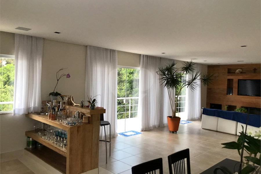 Casa à venda com 3 suítes no condomínio Alpes da Cantareira, Mairiporã - SP