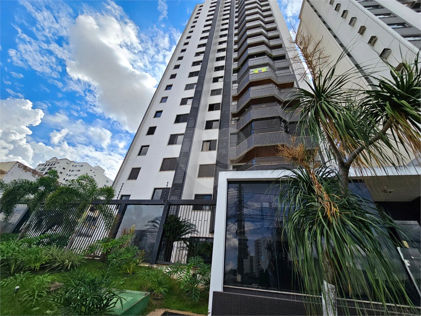 Apartamento à venda com 4 quartos, sendo 3 suítes, em Goiabeira, Cuiabá, MT