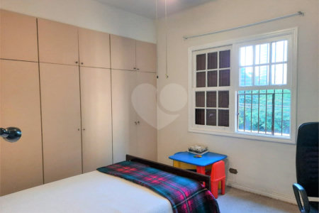 Sobrado à venda com 4 quartos, sendo 2 suítes, em Alto da Boa Vista, São Paulo, SP