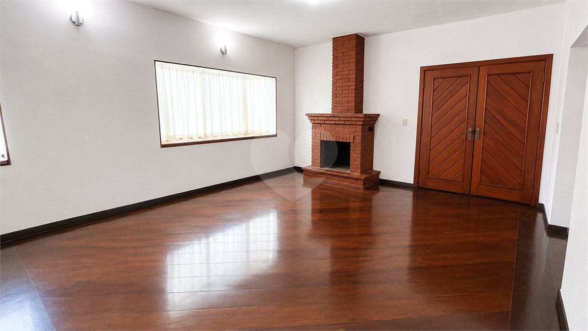 Sobrado à venda com 4 quartos, sendo 2 suítes, em Vila Pires, Santo André, SP
