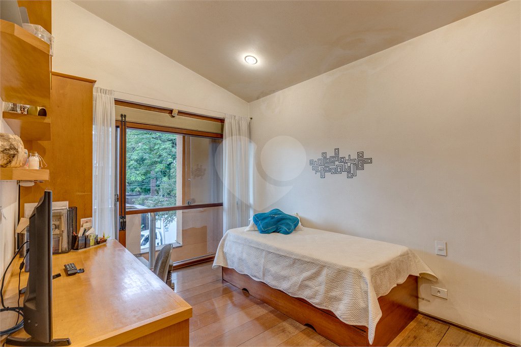 Casa à venda com 5 quartos, sendo 4 suítes, em Alto da Boa Vista, São Paulo, SP