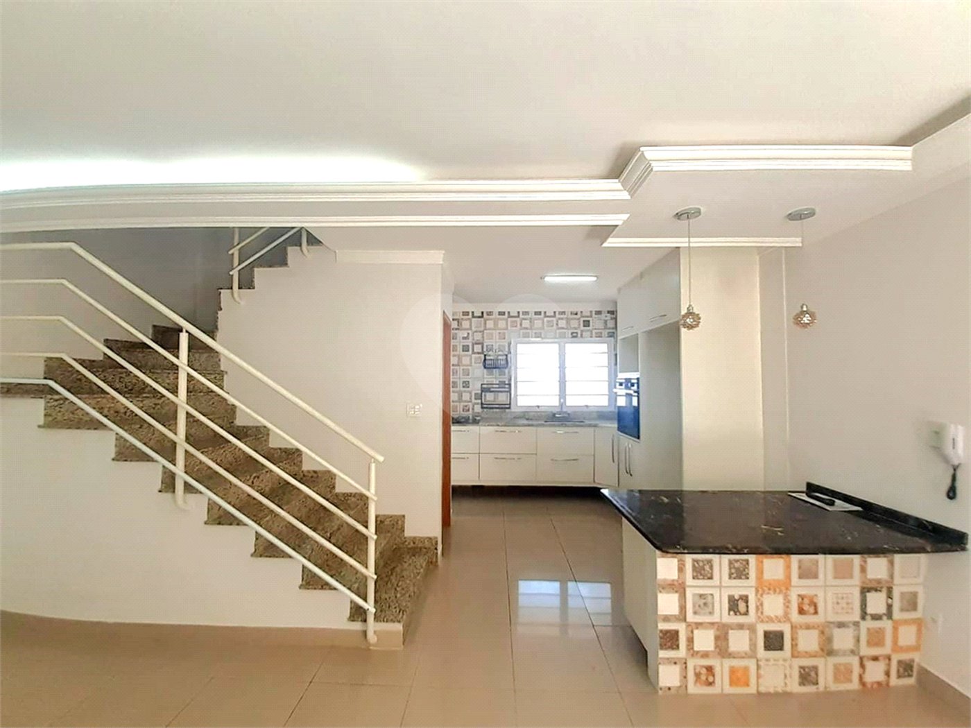 Casa à venda com 3 quartos, sendo 1 suíte, no condomínio Apeu, São Paulo - SP
