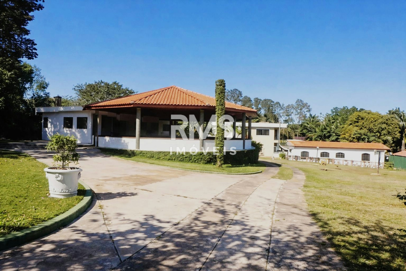 Chácara à venda com 4 suítes em Distrito de Porto, Capela do Alto, SP