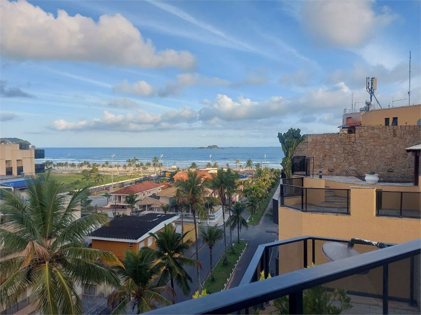 Apartamento Residencial à venda, Enseada, Guarujá - AP0517.