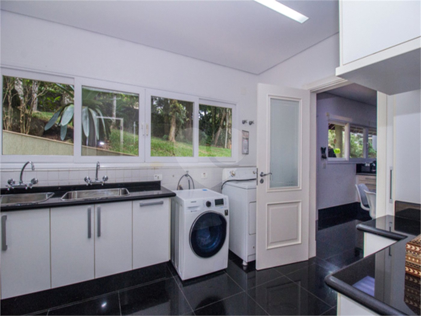 Casa à venda com 4 suítes no condomínio Alpes da Cantareira, Mairiporã - SP