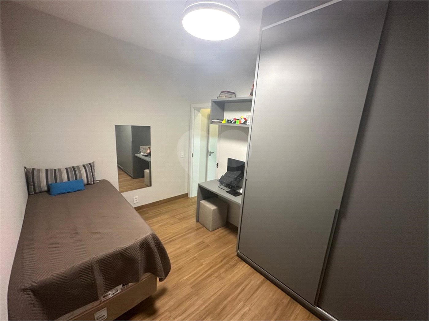 Casa à venda com 4 quartos, sendo 2 suítes, no condomínio Residencial Golden Ville, Itapetininga - SP
