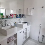 Casa à venda com 4 quartos, sendo 2 suítes,  no condomínio Casas de Windsor, São Paulo - SP
