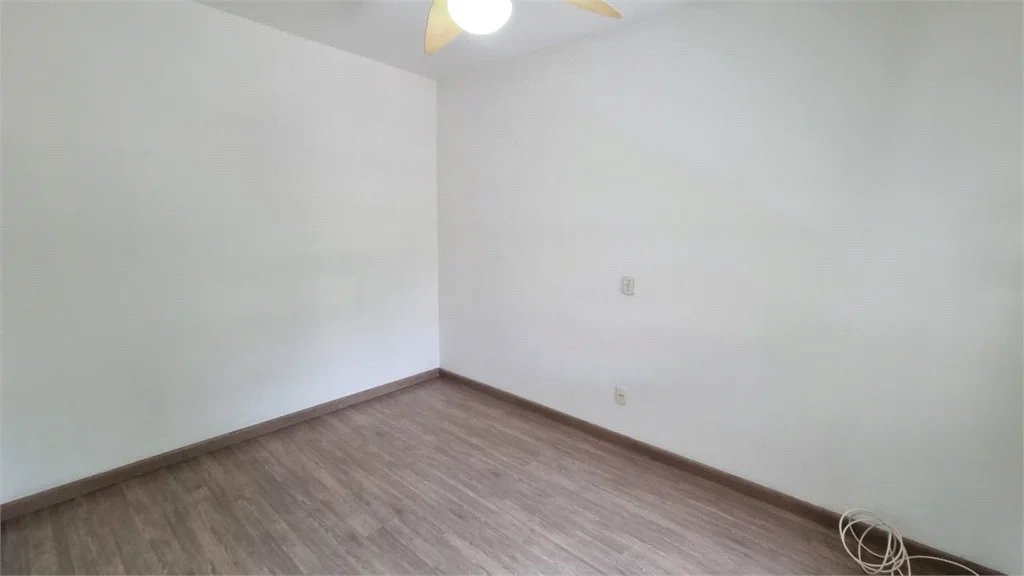 Casa à venda com 3 quartos, sendo 1 suíte, no condomínio Residencial Villagio, São Paulo - SP