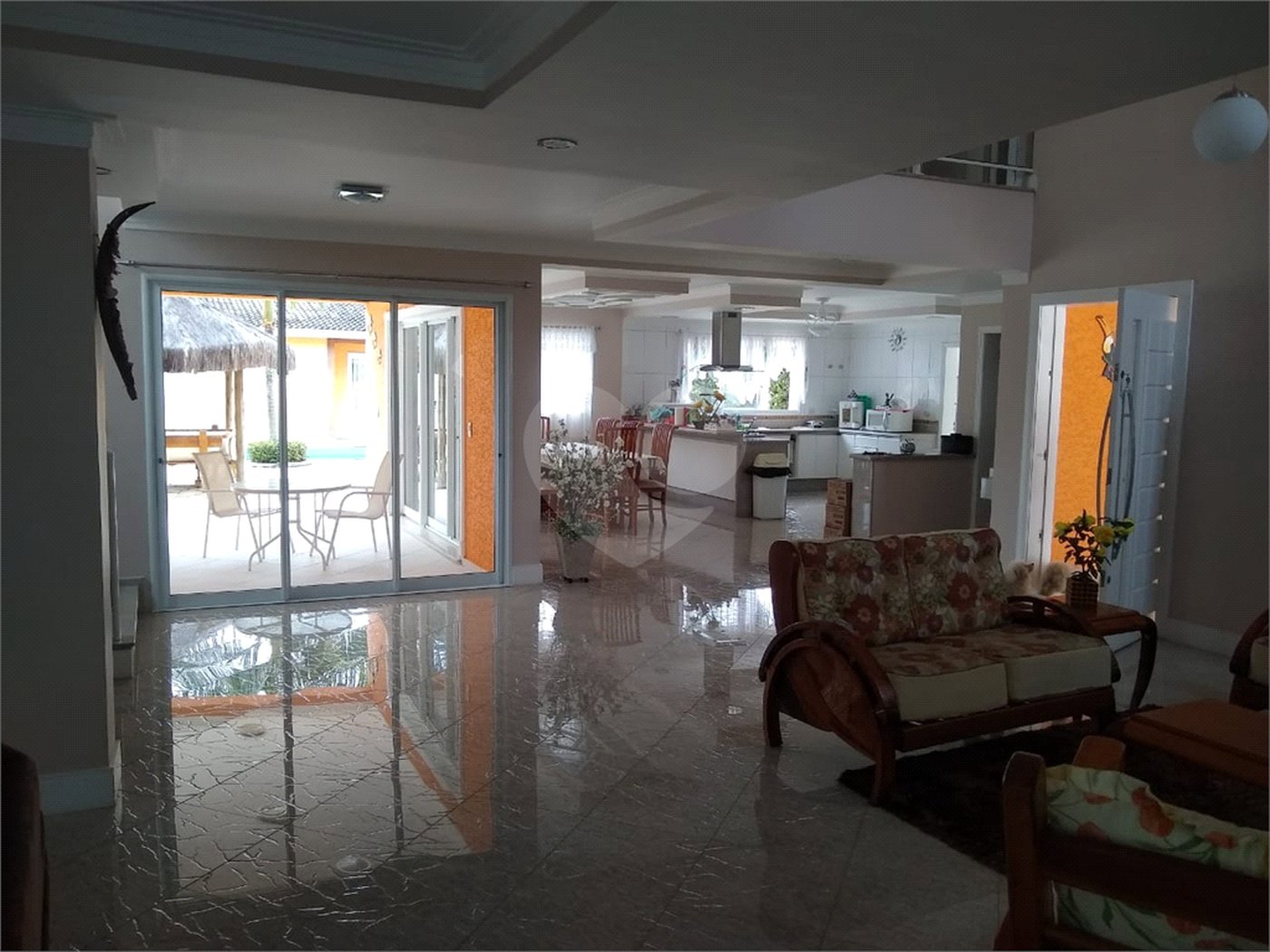 Casa à venda com 5 quartos, sendo 4 suítes,  no condomínio Parque Shambala, Atibaia - SP