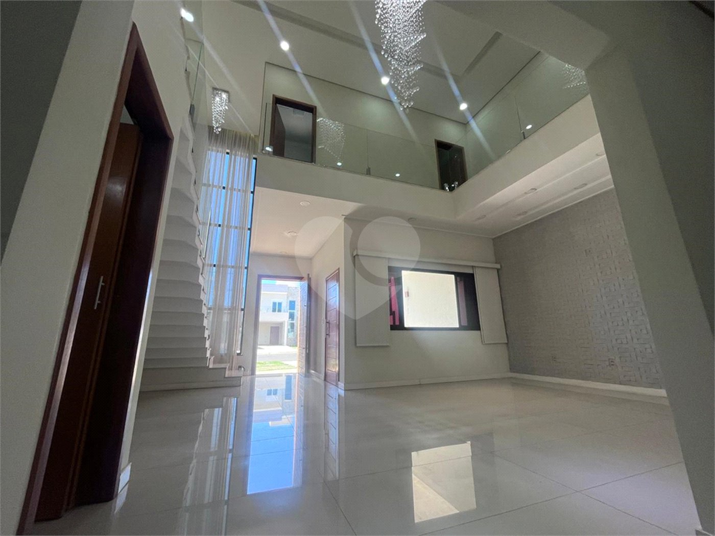 Casa à venda com 3 quartos, sendo 1 suíte, no condomínio Jardim Guarujá, Salto - SP