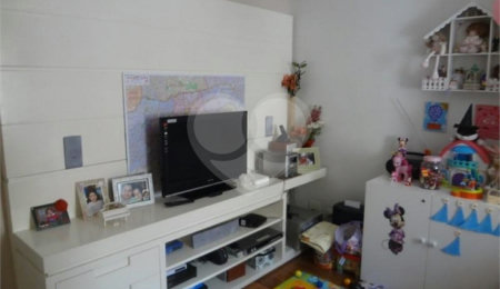 Casa à venda com 4 quartos, sendo 2 suítes,  no condomínio Klabin Residence, São Paulo - SP
