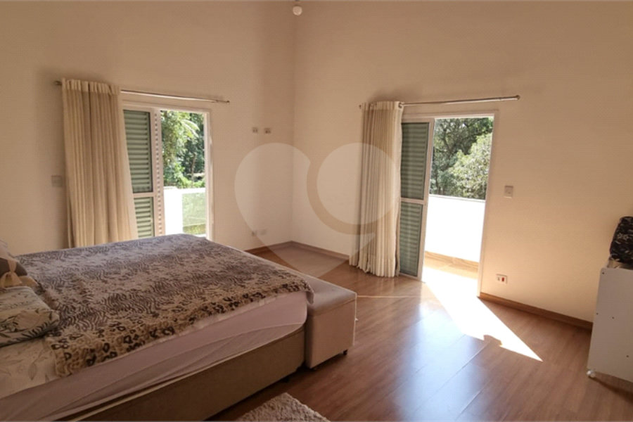 Casa à venda com 4 quartos, sendo 2 suítes,  no condomínio Sausalito, Mairiporã - SP