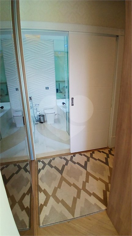 Casa à venda com 3 suítes no condomínio Figueira Garden, Atibaia - SP