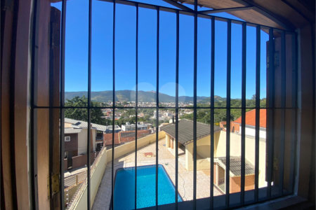 Casa à venda com 4 quartos, sendo 2 suítes,  em Jardim do Lago, Atibaia, SP