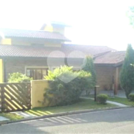 Casa à venda com 3 quartos, sendo 1 suíte, no condomínio Estância Marambaia, Vinhedo - SP