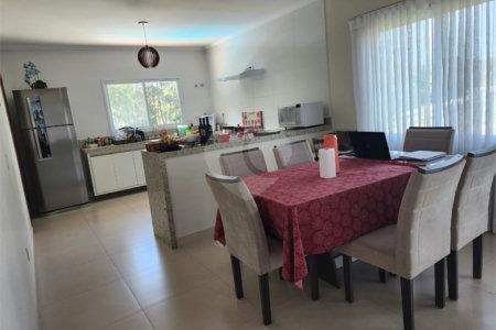 Casa à venda com 4 suítes no condomínio Shambala I, Atibaia - SP