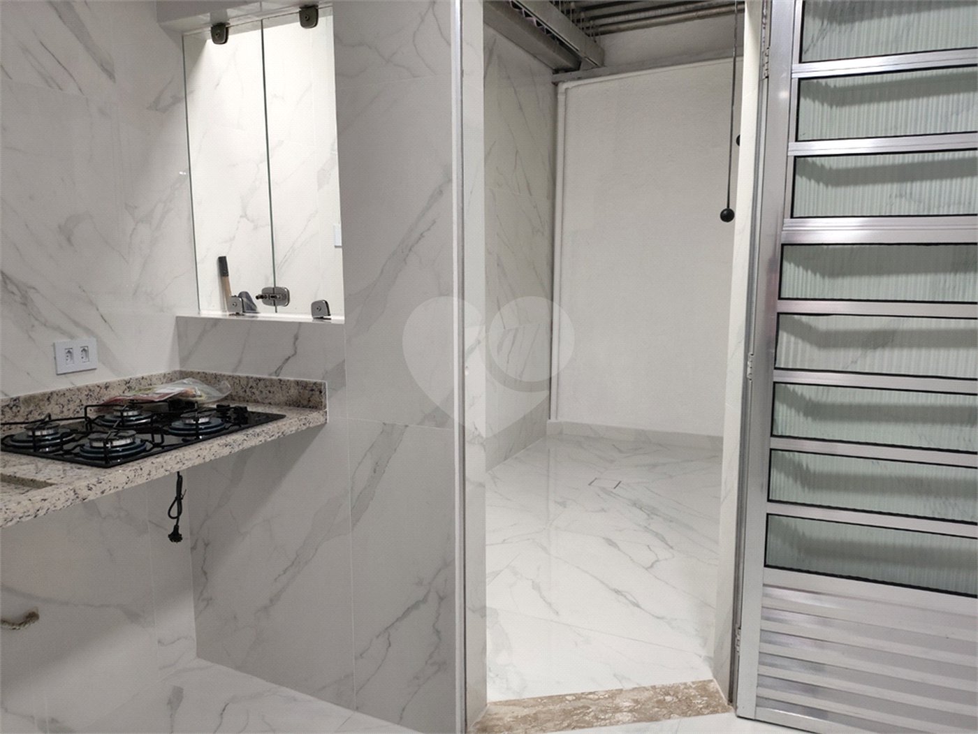 Casa à venda com 3 quartos, sendo 1 suíte,  no condomínio Res Saint Honoré, São Paulo - SP
