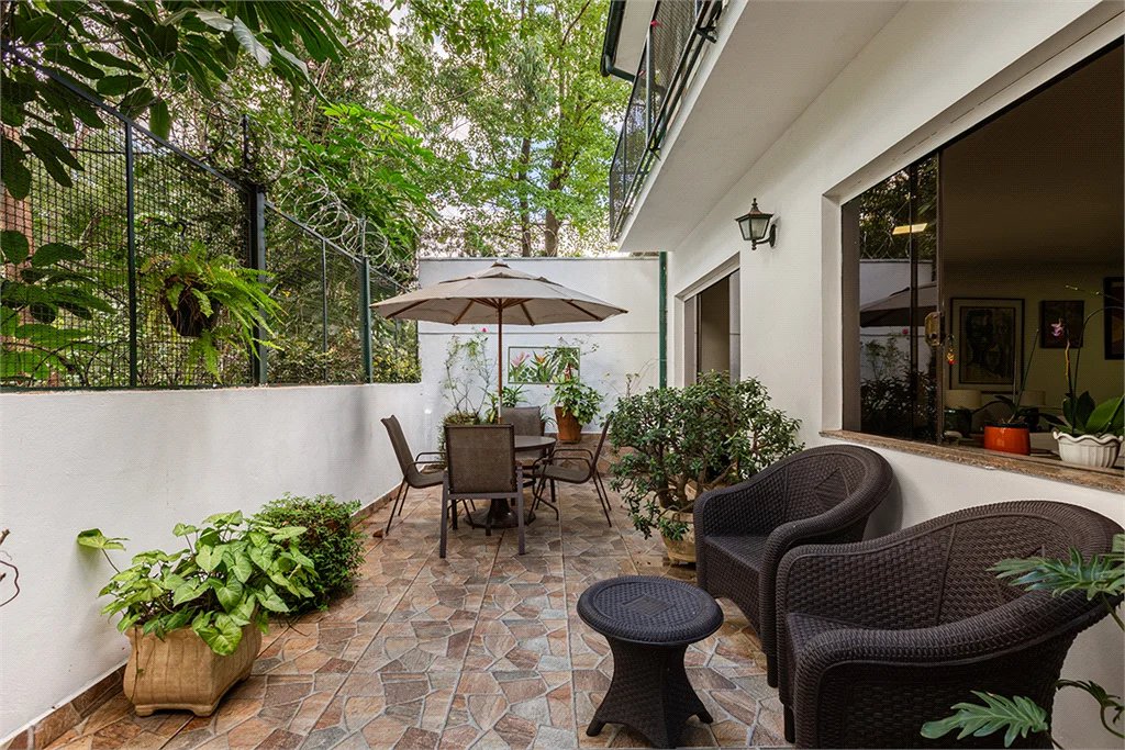 Sobrado à venda com 4 quartos, sendo 2 suítes,  em Vila Madalena, São Paulo, SP