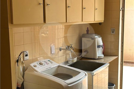 Sobrado à venda com 4 quartos, sendo 1 suíte, no Centro, Araraquara, SP