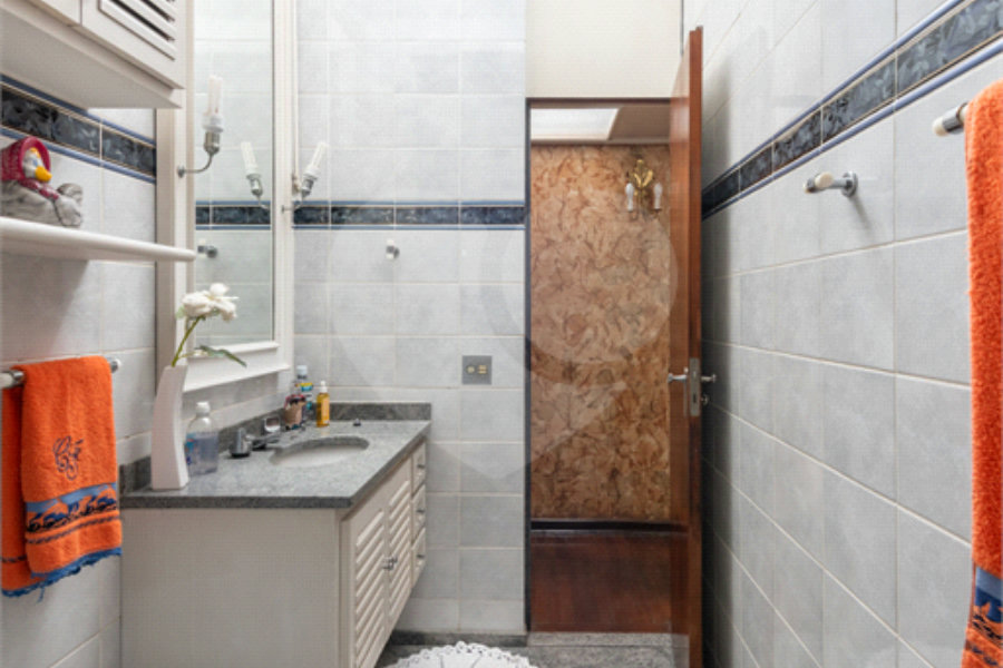 Casa Térrea à venda com 7 quartos, sendo 1 suíte, em Santana, São Paulo, SP