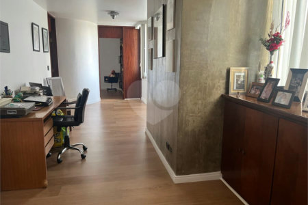 Casa à venda com 4 quartos, sendo 3 suítes, no condomínio Vitoria Regia, São Paulo - SP