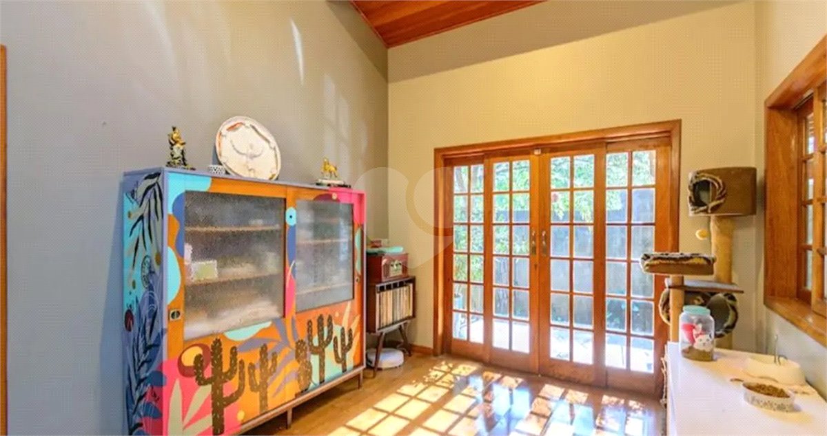 Casa à venda com 4 quartos, sendo 2 suítes,  em Granja Viana, Cotia, SP